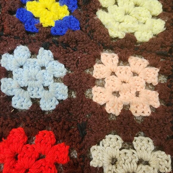 Vtg Crochet 4 x 3 ft Afghan Blanket lap Throw Granny Squares Brown 70s 80s - Picture 8 of 10